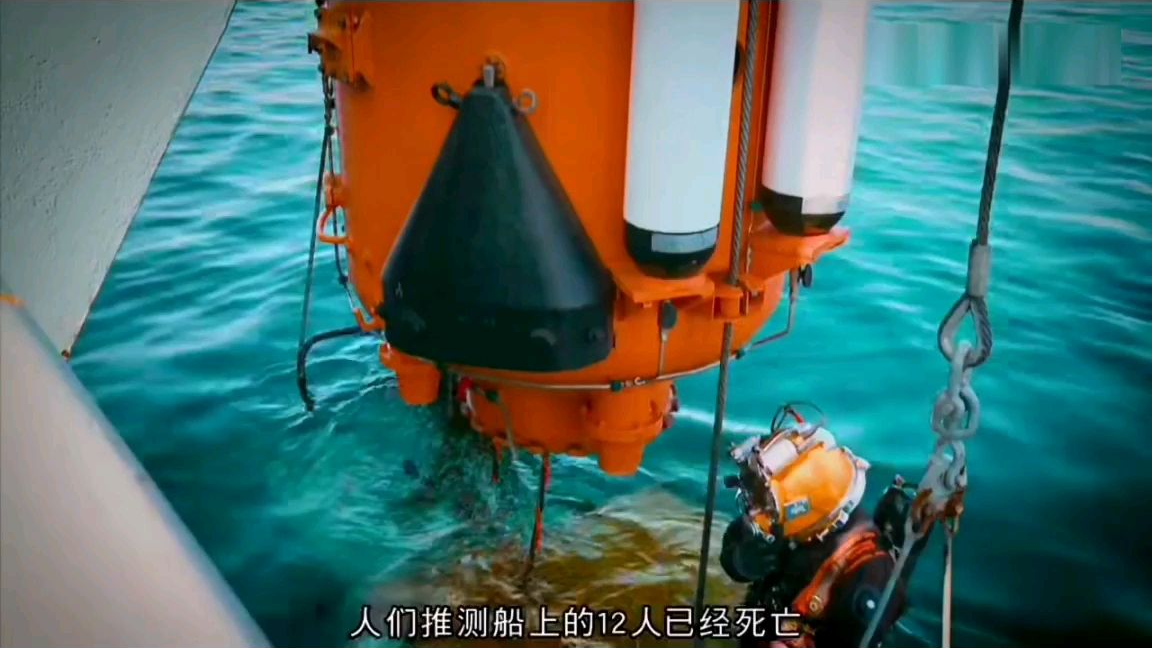 轮船沉没3天后救援人员打捞尸体时竟然发现一个活人
